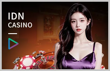 Nhân viên hỗ trợ khách hàng 24/7 của 95win với tai nghe và nụ cười thân thiện, sẵn sàng giải đáp mọi thắc mắc